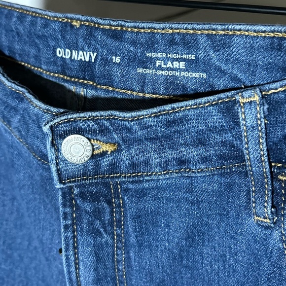 NEW Old Navy Higher High Rise Flare Leg Jeans, Smooth Pockets Women’s 16 - Picture 2 of 6